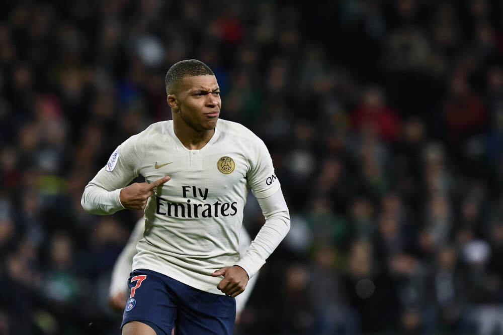 关税冲击下，苹果预计在2025年假日季度多支付14亿美元